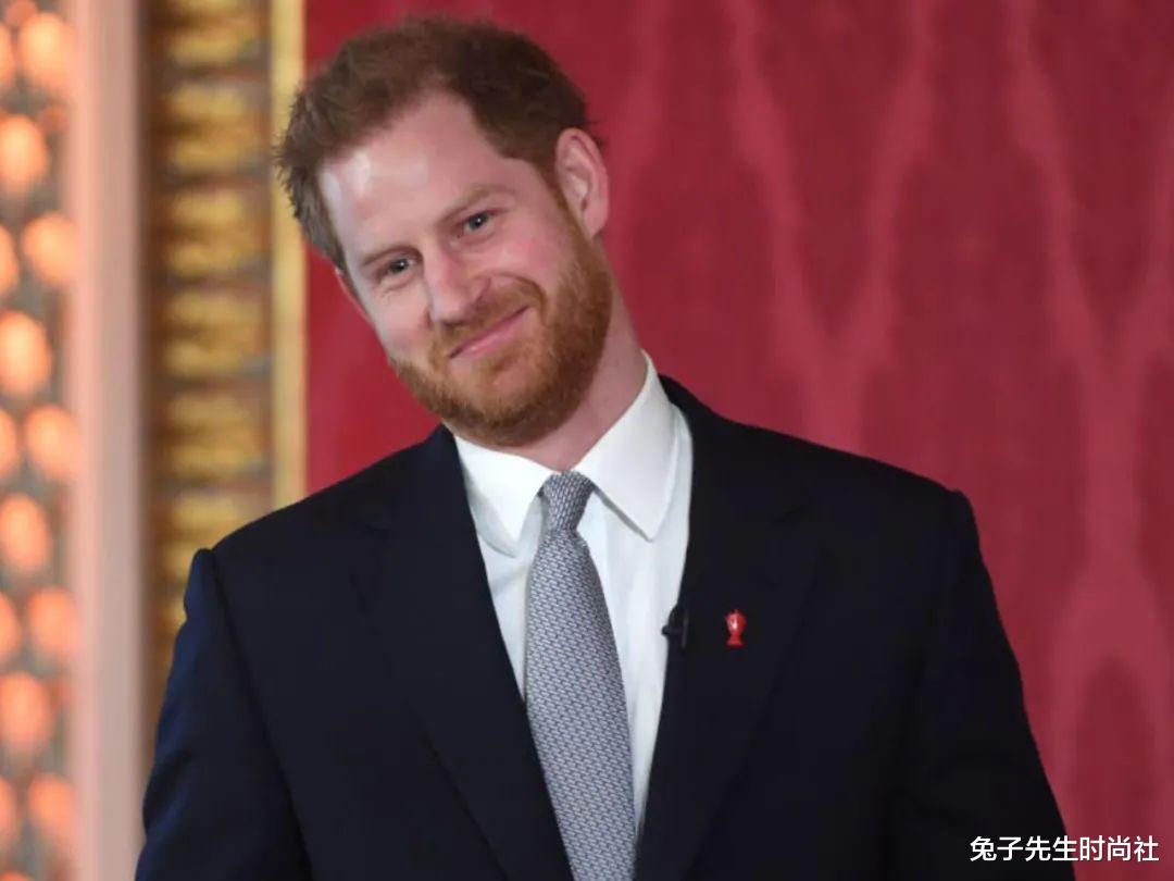 梅根·马克尔|梅根6个月女儿第1次露正脸，小卷发加宽鼻翼可爱，黑白照淡化肤色