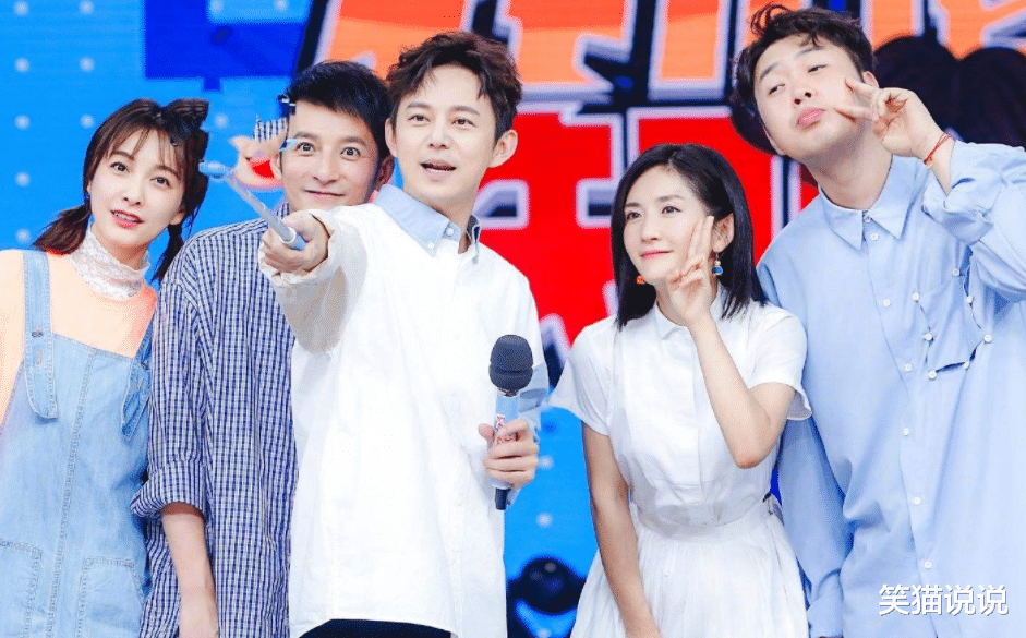 吴昕|双向奔赴的家人！吴昕深夜晒九宫格照，与何炅相拥照片放C位！