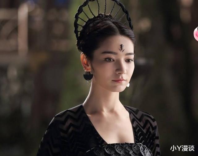 杨幂|杨幂旗下4位美女艺人，前三位都在走下坡路，只有她“青云直上”