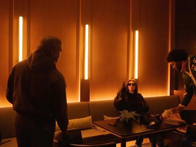 金·卡戴珊|眼看复合无望，坎爷这是把新女友打造成“卡戴珊2.0”？