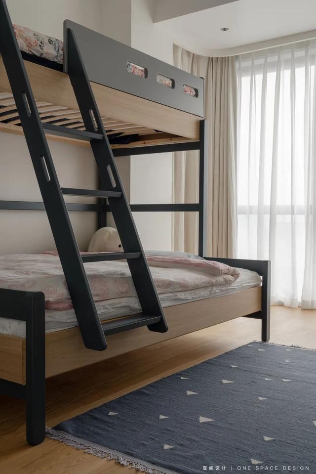 241㎡现代复式,简约时尚的设计,看似简单也高级