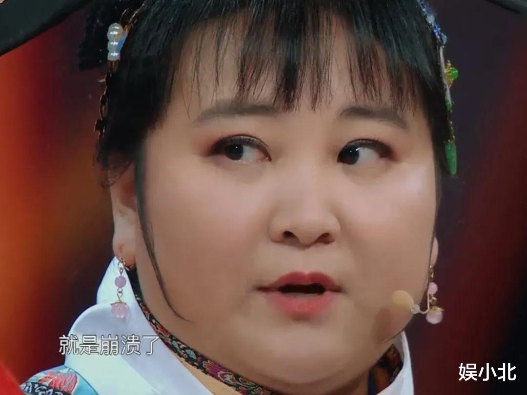 贾玲|《李焕英》细节戳心，贾玲爸爸本色出演，敞篷车车牌疑是妈妈忌日