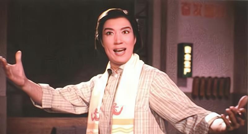 京剧|她在样板戏《海港》演方海珍，拍电影时已40岁，姐姐也是京剧名家