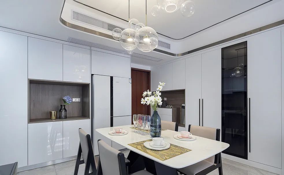 还在玄关装鞋柜?别犯傻了!聪明人都这样装,实用又上档次