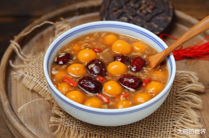 ?寒露后，记得多吃热乎的食物，分享一道滋补甜汤，很适合秋冬季