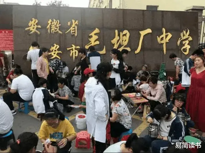 李嘉欣|50岁李嘉欣与儿子亲吻:“入侵式”育儿,到底有多可怕