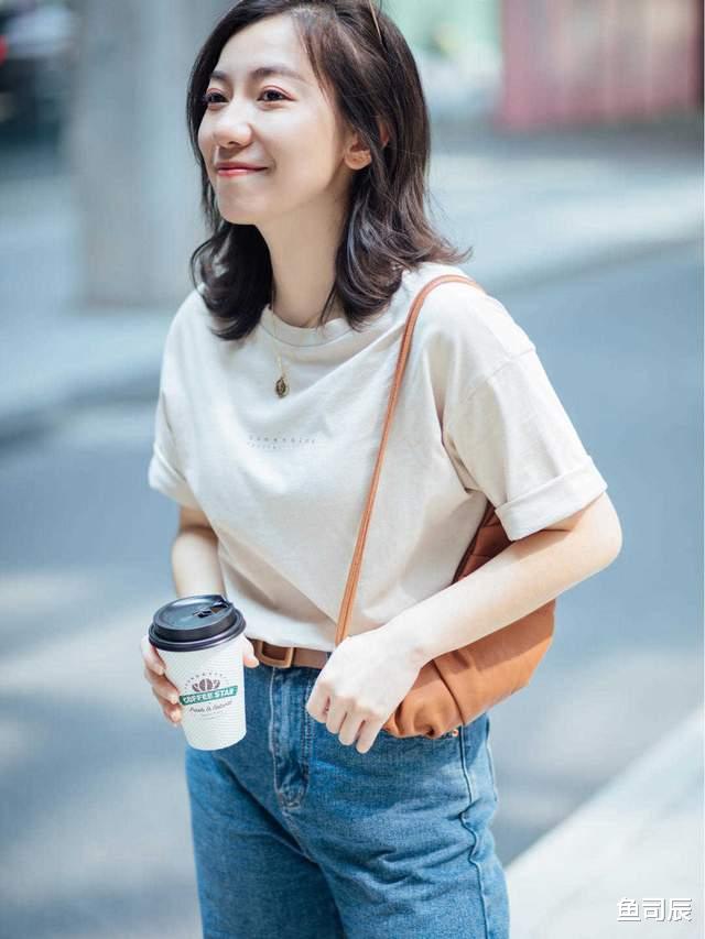 鱼司辰|穿T恤记住这几点,不平凡的女孩也能穿出高级感,优雅大方