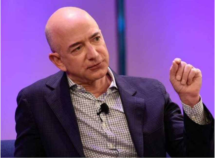 劳伦·桑切斯|50岁带仨娃,还能成功撬走世界首富,这女人不只是顶配版邓文迪