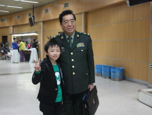 李双江|81岁的李双江还在等儿子出狱，梦鸽泪流满面，李天一或许没机会