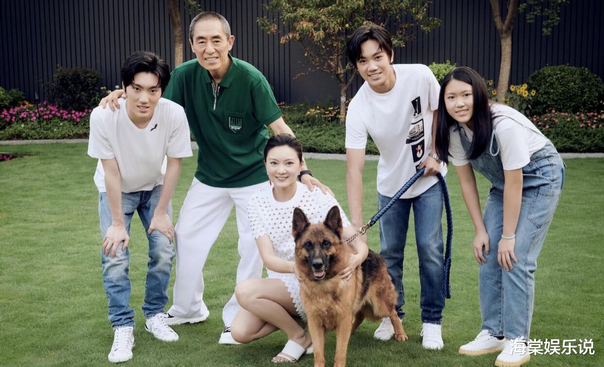 张艺谋|张艺谋妻子晒20岁儿子照片，五官与张艺谋太像，玉树临风挺拔帅气