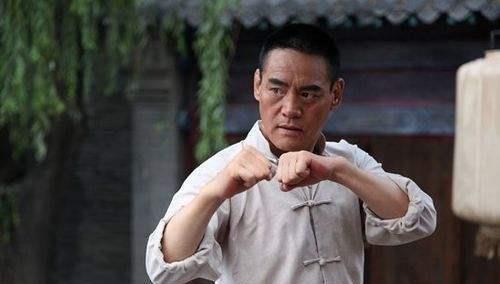 打狗棍|《打狗棍》中，那图鲁竟被洗白为“国民老公”，二丫头同意了吗？