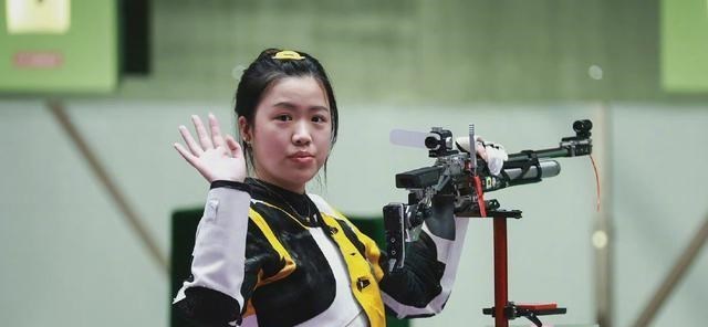 教教你家娃|又一服装企业火了？不仅给河南捐3600万，还给奥运首金获得者送房