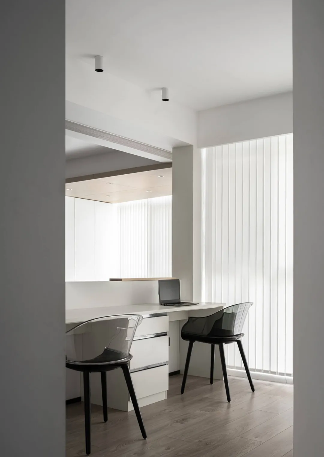 留白+不锈钢+原木风：123m2大平层精装房，改完后满屏高级感！