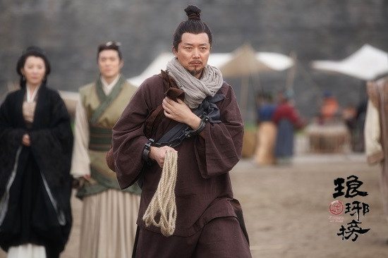 孙逊|“反派专业户”刘奕君：曾在西影厂抄工作条多年，再婚后又生一女