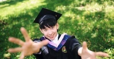 胡小小乖|名校毕业，在湖南台已经6年，《披荆斩棘》的齐思钧获得好评
