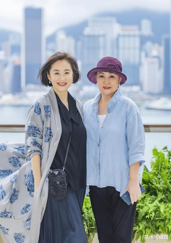 相声|老牌女星也逃不过同框比美“魔咒”？别比了！50岁+的她们都很美