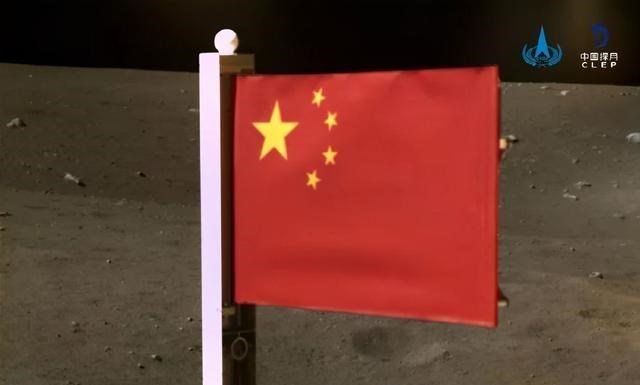 月球 对比嫦娥5号上的国旗，阿波罗登月遭质疑：为何你的国旗能飘动？