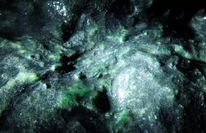 翡翠|又一传奇翡翠原石，5亿标王又如何，赌石还是要看运气