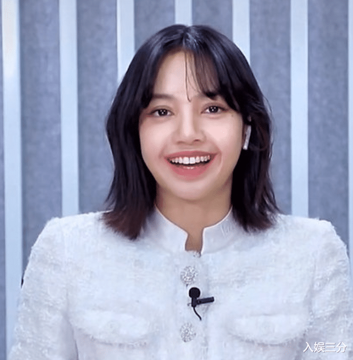 lisa|Lisa晒新发型自拍,像是白雪公主本人,颜值终于回到巅峰了!