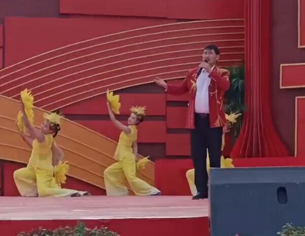 朱之文|大衣哥商演后台休息，被黑人美女“狂撩”，紧张逃走后淡定比肤色