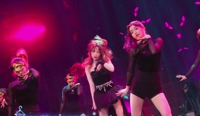 虞书欣|过年胖十斤？当虞书欣和女舞伴站一起，腿围粗细太伤自尊了