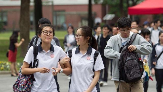 月月读唐诗|第一次高考663,复读后考722,难道这就是限制高考复读的原因?