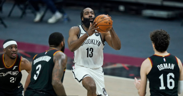 詹姆斯·哈登|哈登胯下連線歐文！雙核合砍20分仍無用：籃網單節丟34分陷落后