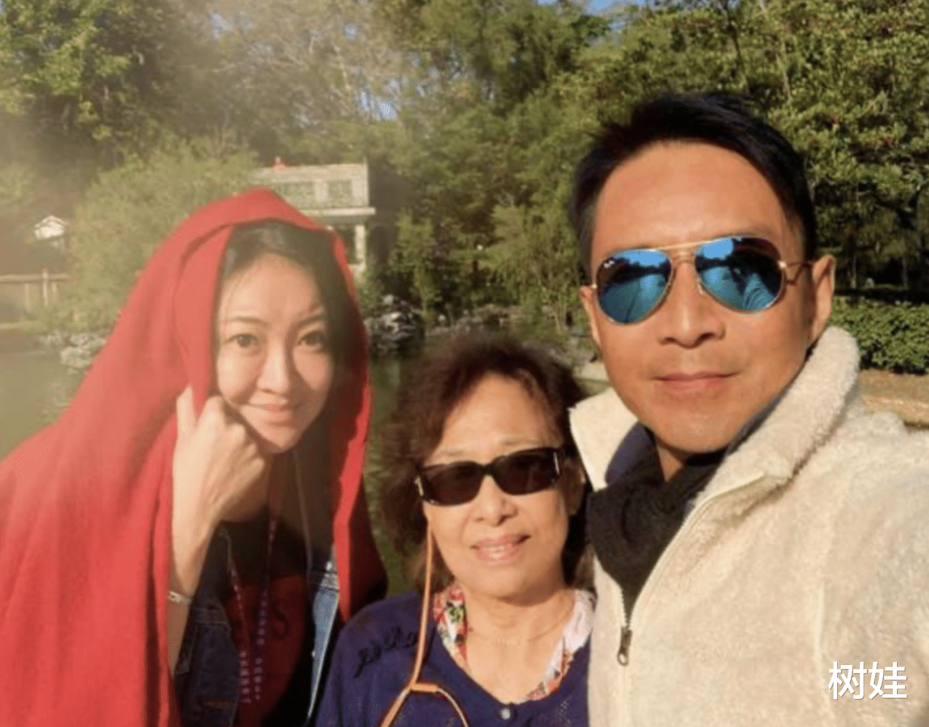 林利|55岁林利丁母忧已返港奔丧，惭愧没能见最后一面，嫩妻未见随行