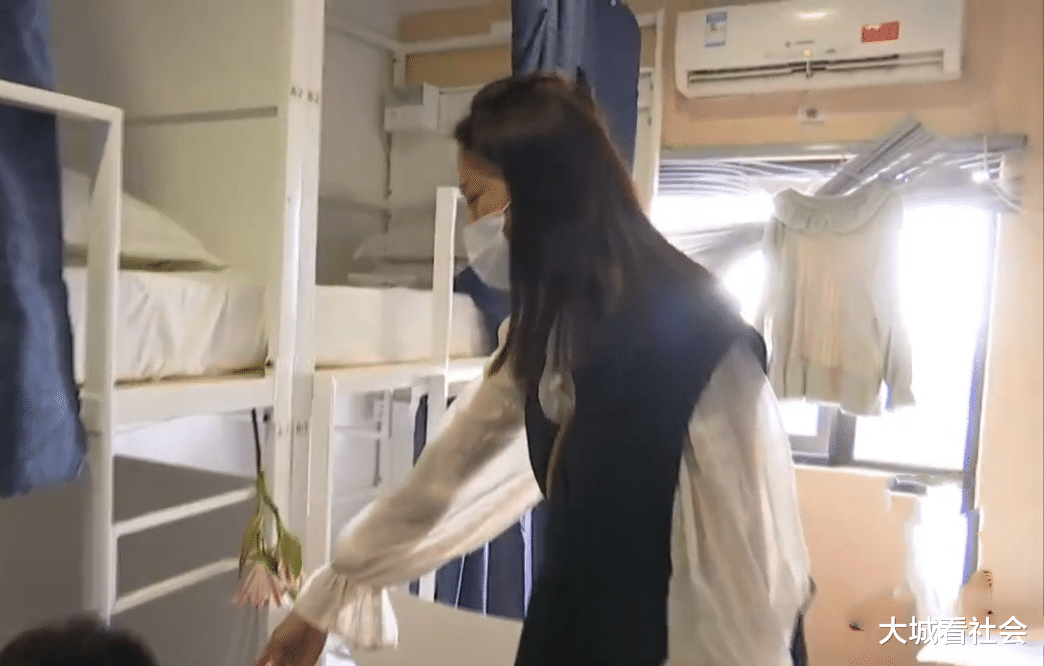 浙江:摆放化妆品被制止,女子感觉受到刁难,老板:丢了又要怪我