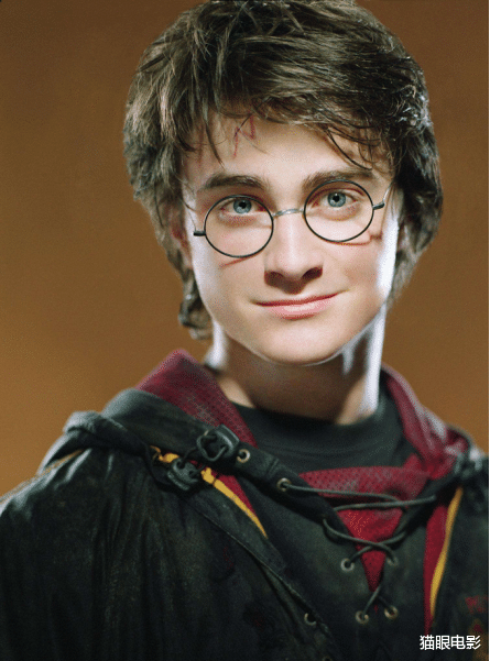 布拉德·皮特|57岁皮特新片太皮了！把影后放小推车里，一路狂奔脸成表情包