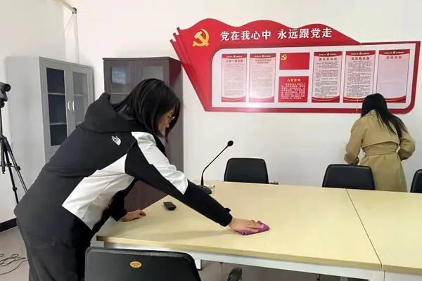 山海关区融媒体中心 山海关区:常态化开展周末卫生日活动,巩固创城、创卫成果