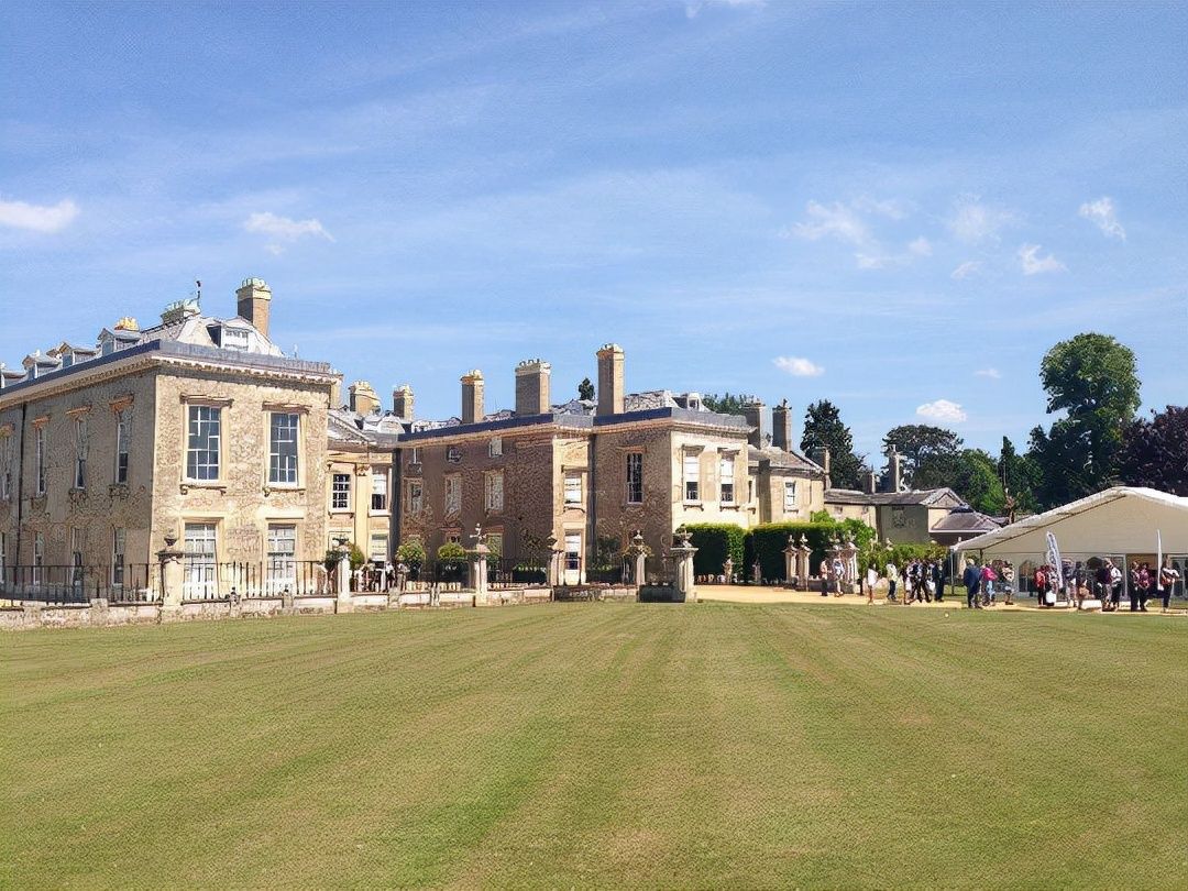 威廉|戴安娜高颜值的娘家人：27岁侄子比威廉还帅，继承家产和伯爵头衔