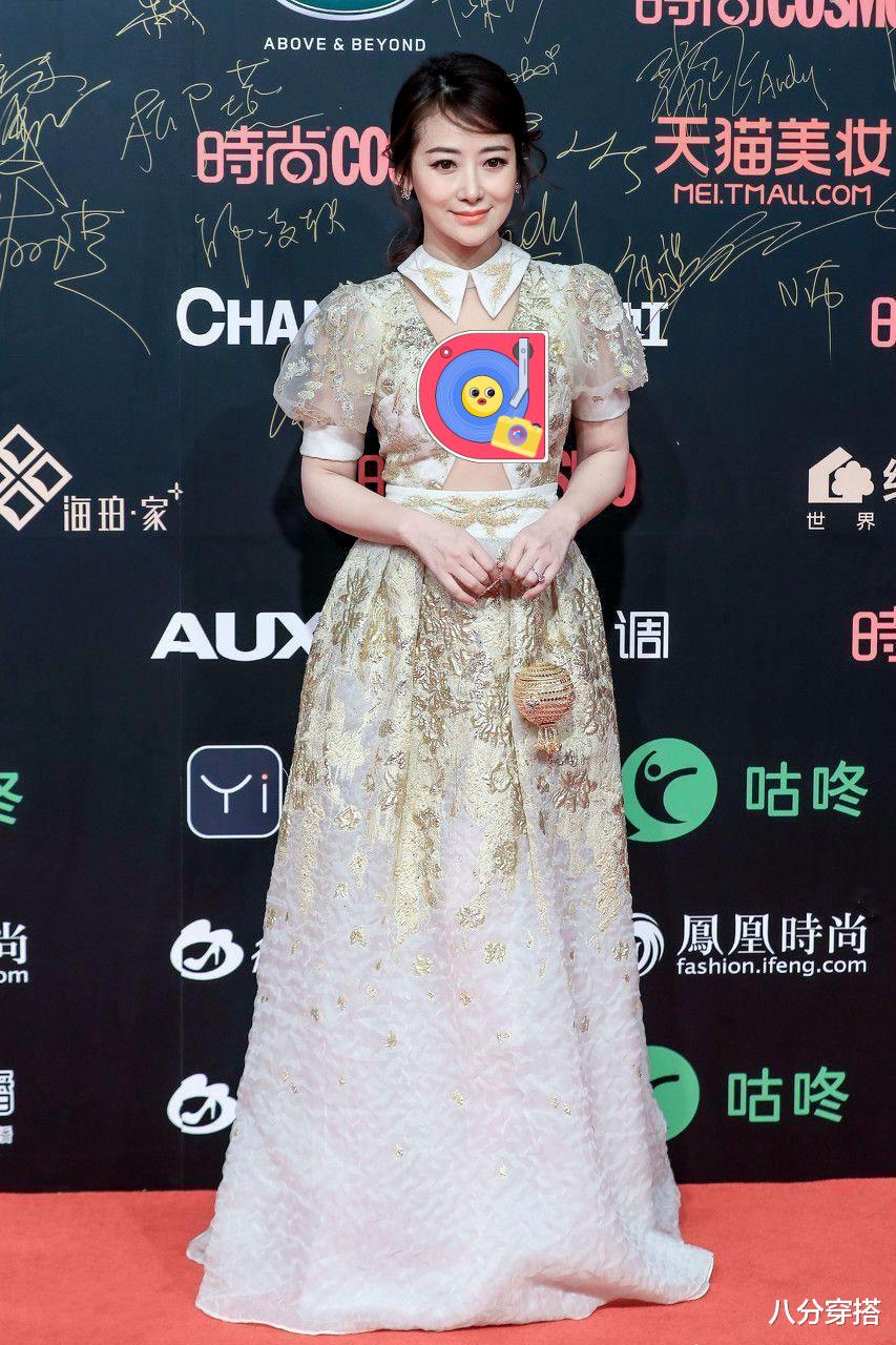 八分穿搭|46岁陈紫函气质太好了吧，印花薄纱裙高级优雅，美到让人忘了年龄