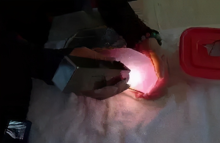 翡翠|最牛赌石，380万切出10个亿！