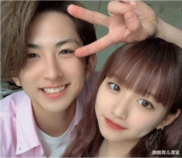 迪丽热巴|高中生参加恋爱节目“假戏真做”，16岁结婚生子，如今全家是网红