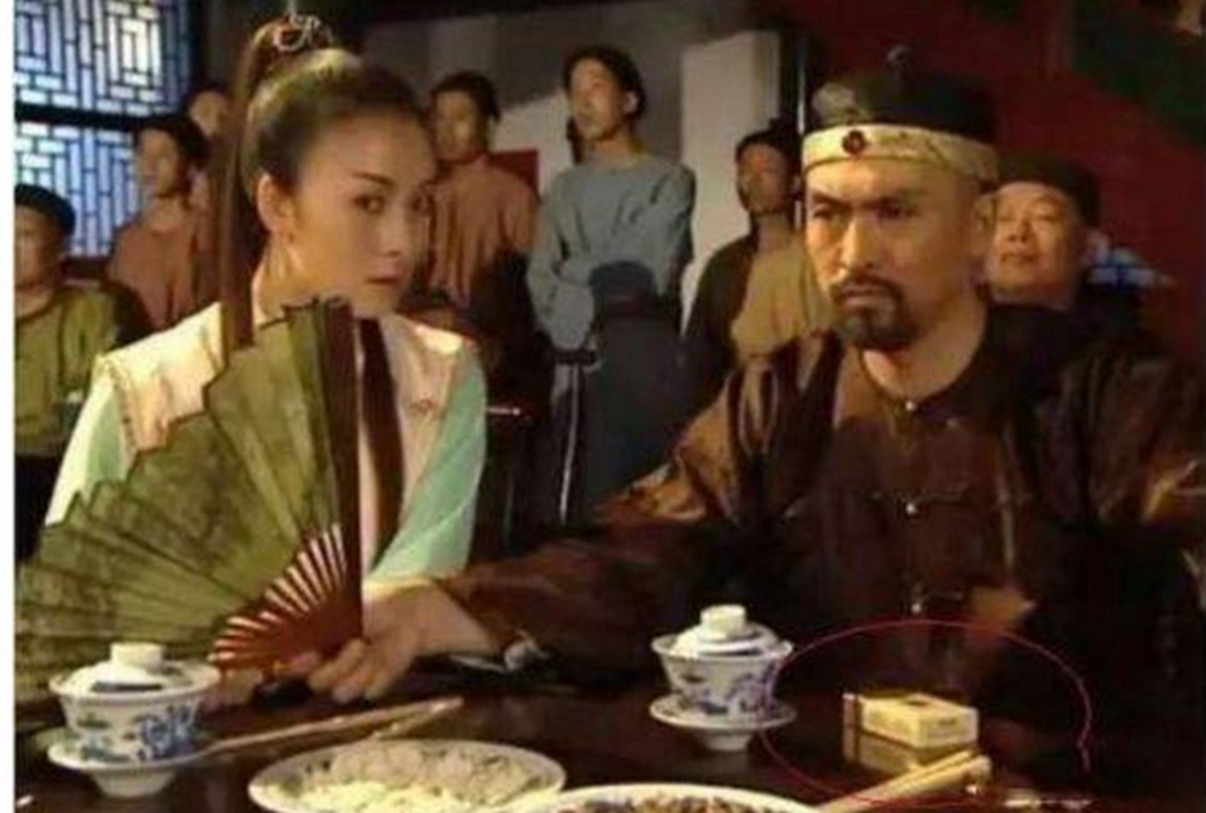 穿帮镜头|笑出内伤的穿帮镜头，张卫健：我拍古装戏那么辛苦，穿耐克怎么了