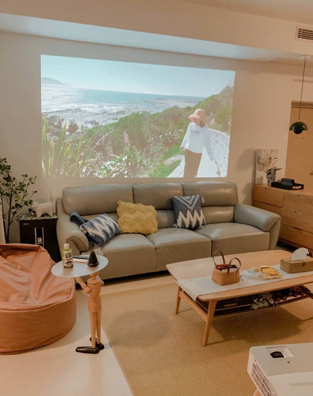 |90后女生家中的精致场面，进门就是风景，入住两年依然整洁温馨