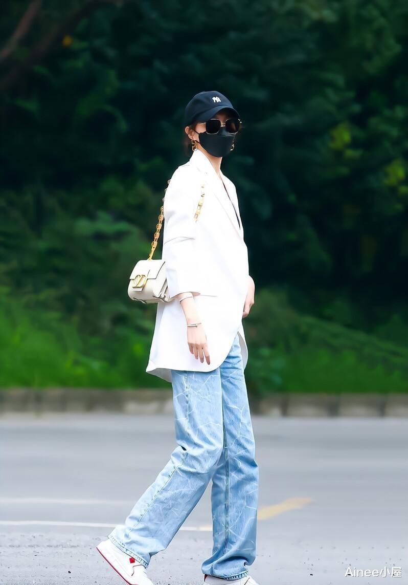 Ainee小屋|当妈的唐嫣开始走成熟路线，穿西装配蕾丝边内搭，挺有富贵感的