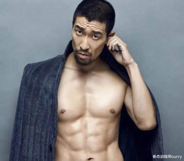 王千源|王千源因演技太好忽略了他的一身肌肉，49岁身材依旧吊打小鲜肉