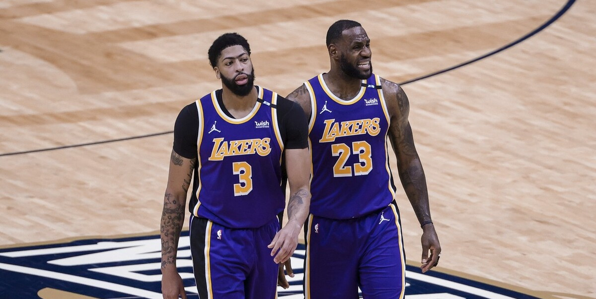 勒布朗·詹姆斯|令人揪心!詹姆斯末节扭脚退场,右脚踝又伤了?沃帅赛后道出真相