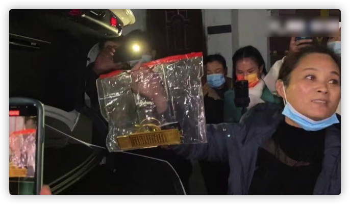 草帽姐|草帽姐否认儿子与陈亚男相亲，直言女方年纪太大，恳请网友别传谣