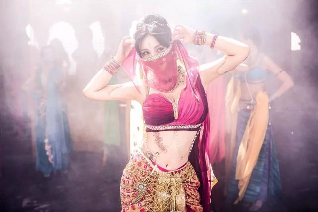 生肖 印度富婆有毅力,陪儿子减肥,自己也减掉36斤,胖大婶变美少女