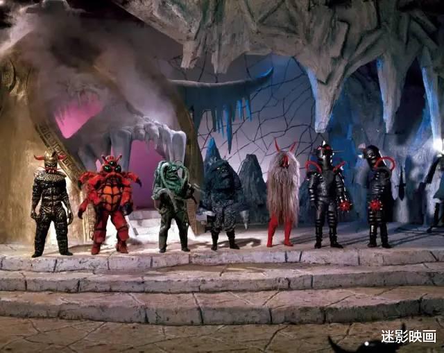 吴孟达|46年前的港版奥特曼，华语首部超级英雄片，剧情奇葩雷人却烂成神作！