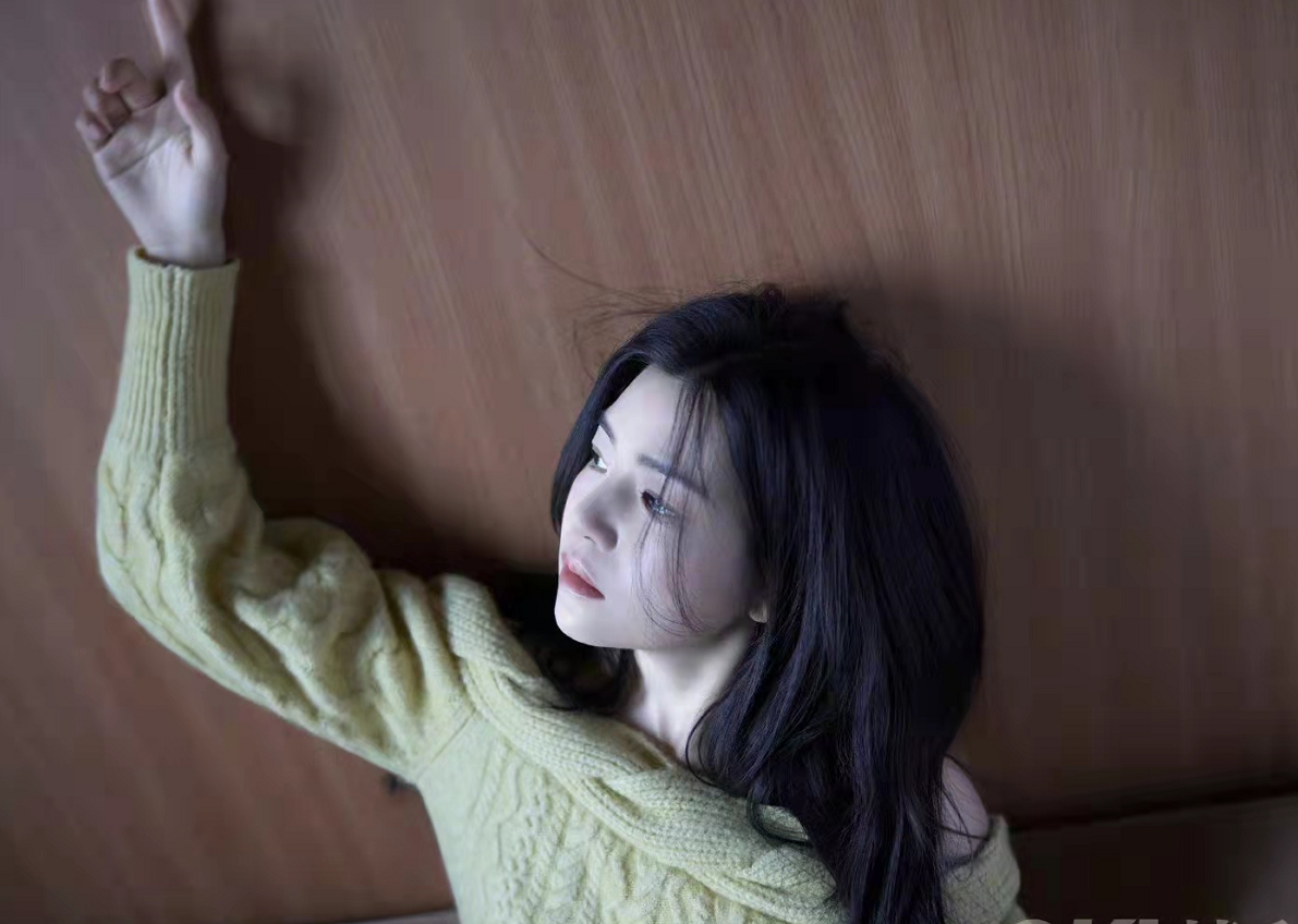 陈妍希|38岁陈妍希才是纯欲天花板！穿衬衫裙美回沈佳宜，被陈晓宠成公主