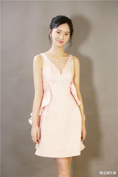 黄灿灿|吴倩黄灿灿武大校花之争，为何一个大红大紫，一个沦为网红