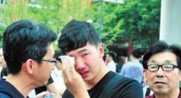 依科育儿吧|男孩考673分无缘清华,却被父亲逼迫复读,成绩出来后全家都懵了