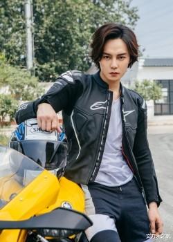 尹正|新电影票房达6亿，当200斤的胖子，走阴柔风，这才是真实的尹正！