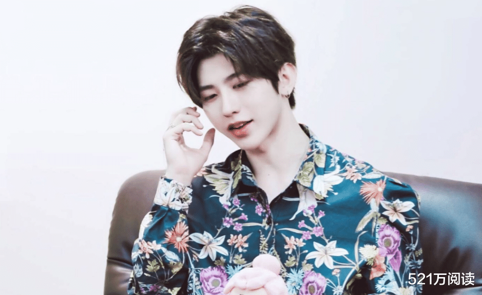 任嘉伦|现在，蔡徐坤还是那个不太成熟的小男生，处于争强好胜的阶段