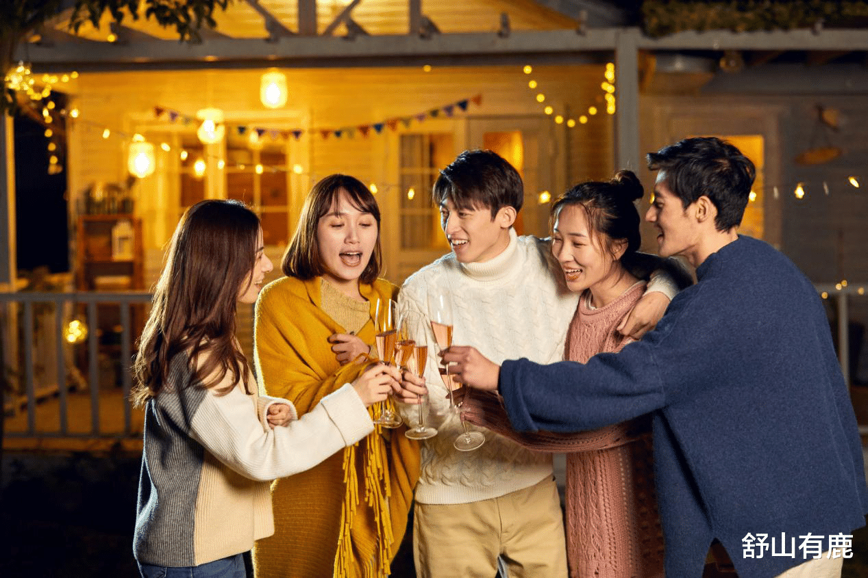 舒山有鹿|今时今日，为何“亲朋好友”比不过外人？社会学家：人情的崩坏