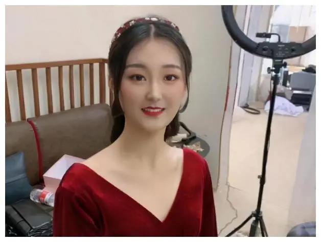 陈亚男|21点49分到22点03分，陈亚男开播14分钟被封，这里有啥“猫腻”？